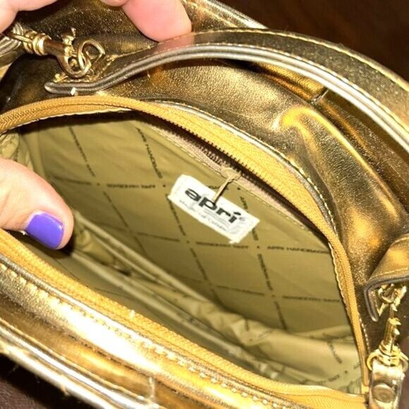 Vintage Apri Quilted Gold Hard Shell Purse With Crossbody Strap Inner Zipper Poc - Picture 5 of 5